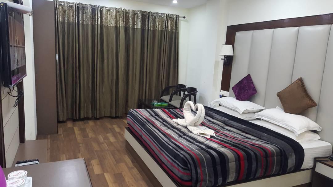 Hotel Kayanat Далхаузи Екстериор снимка