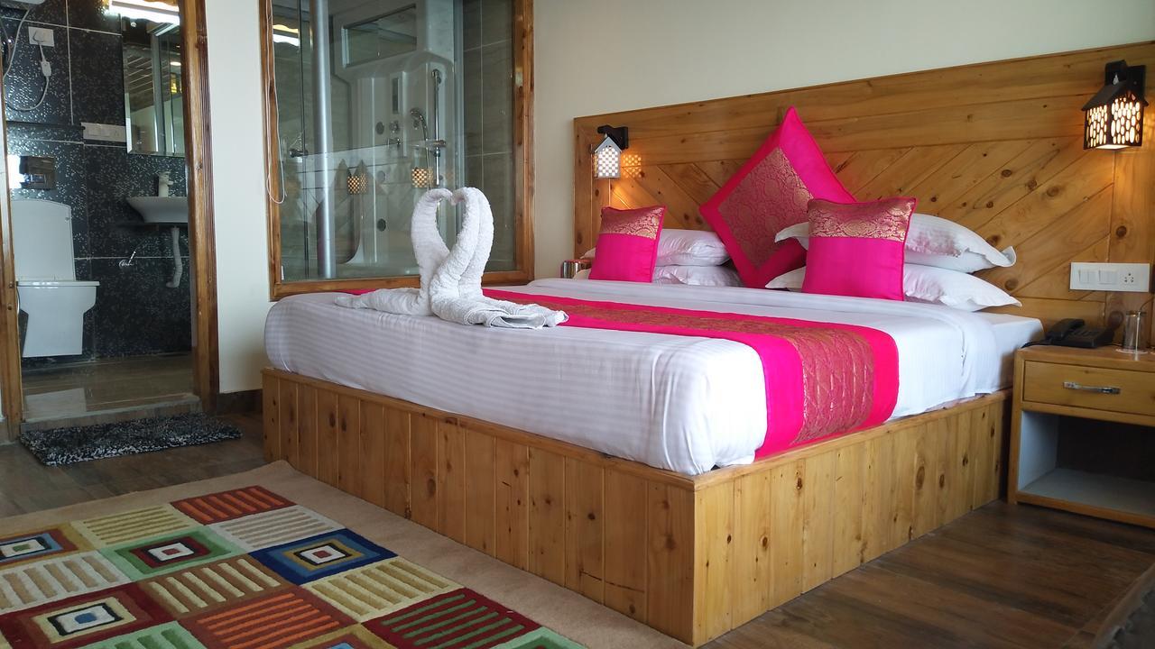 Hotel Kayanat Далхаузи Екстериор снимка