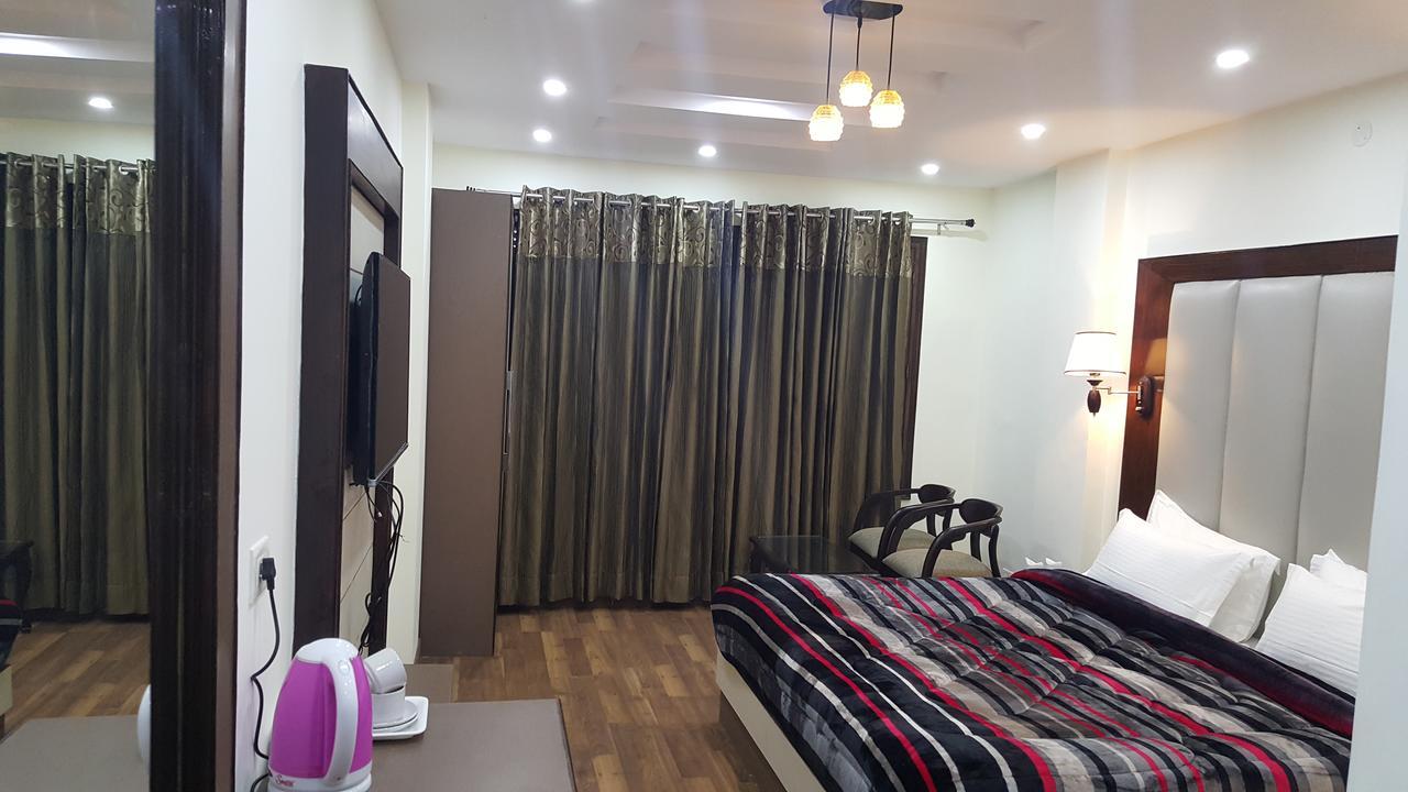 Hotel Kayanat Далхаузи Екстериор снимка