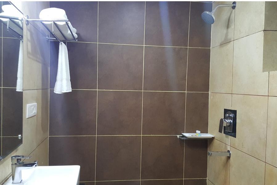 Hotel Kayanat Далхаузи Екстериор снимка