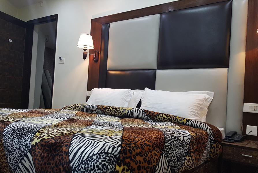 Hotel Kayanat Далхаузи Екстериор снимка